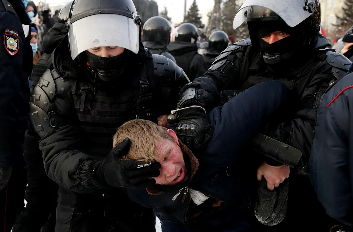 
    Poliţia din Rusia a arestat zeci de persoane la manifestaţiile organizate în întreaga ţară pentru eliberarea lui Alexei NavalnîiFoto Profimedia  