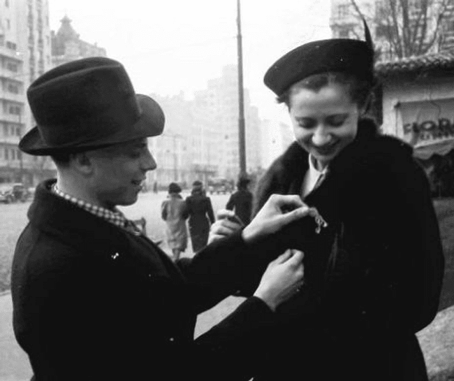 Talismanul primăverii. Tudor Arghezi: „mărţişorul a pus, pe tot ce de obicei nu străluceşte, scântei de galantar şi beteală“