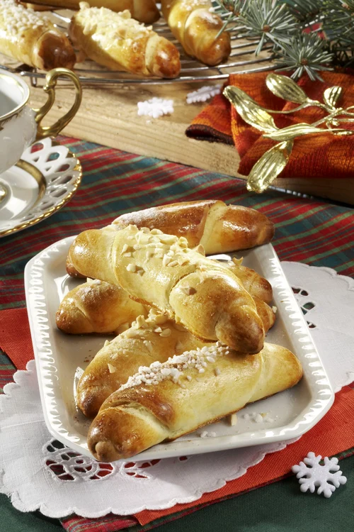 
    Cornuri cu ciocolată  