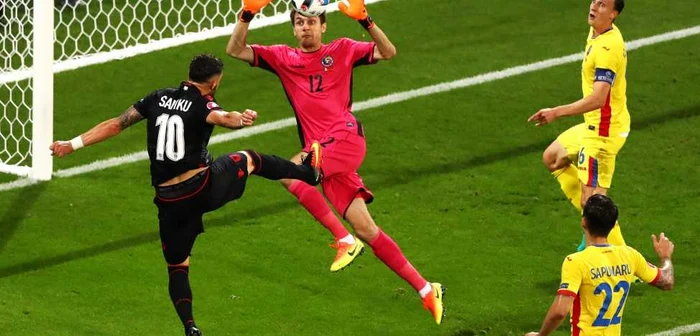 Ciprian Tătăsuşanu şi Vlad Chiricheş nu au putut stopa golul albanezului Sadiku FOTO GettyImages?Guliver