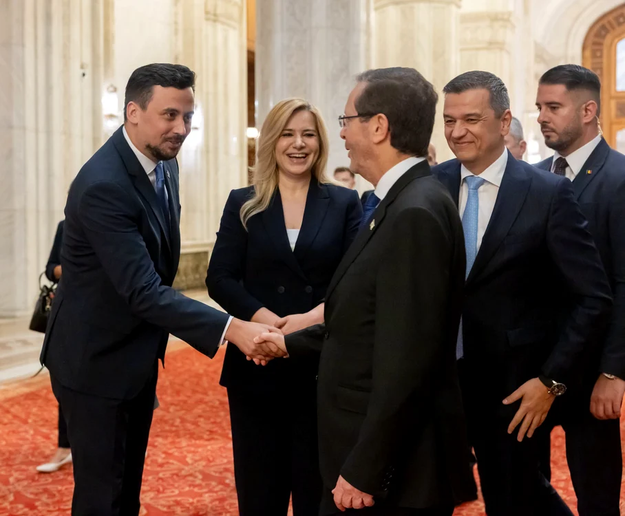 Mihai Ghigiu, alături de președintele Israelului, Isaac Herzog, Sorin Grindeanu și Silvia Mihalcea. 