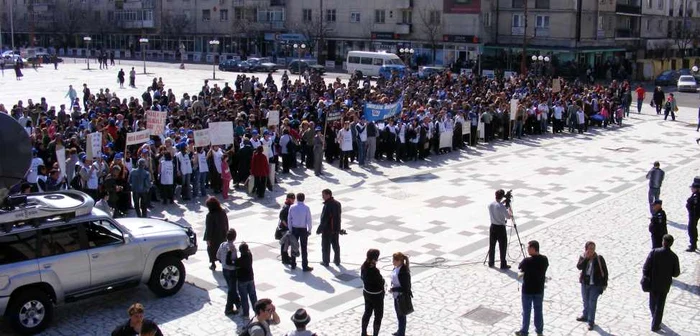 Profesorii se vor aduna în Piaţa Dacia din centrul municipiului