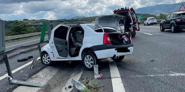 Accident mortal pe A1 un șofer a intrat în parapetul median pe sensul Sebeș Sibiu Foto ISU Sibiu jpeg