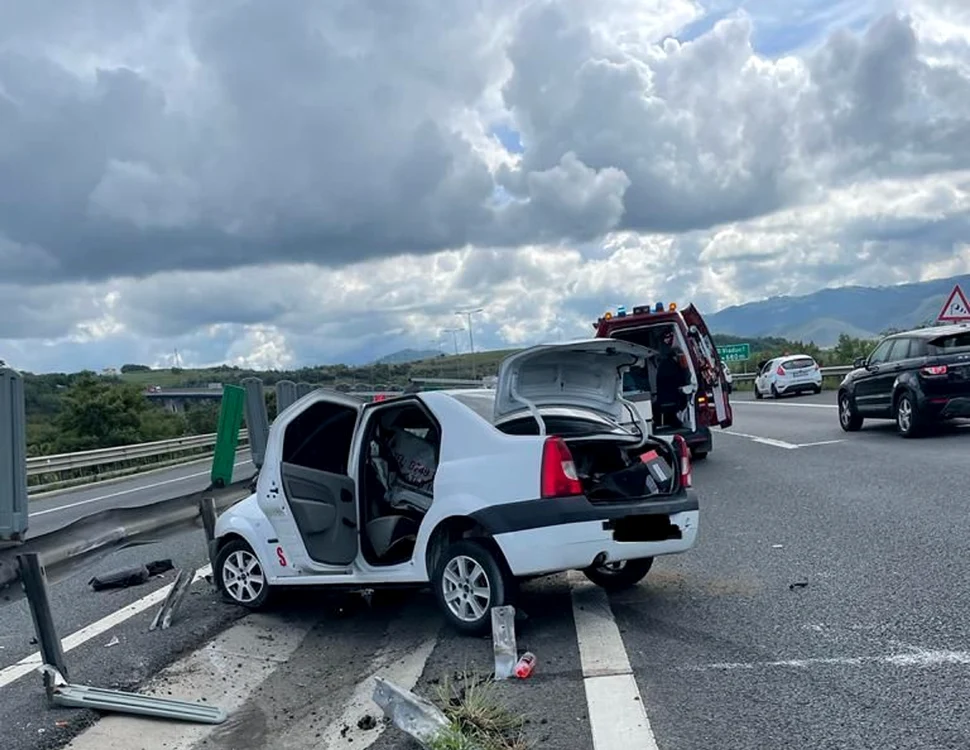 Accident mortal pe A1 un șofer a intrat în parapetul median pe sensul Sebeș Sibiu Foto ISU Sibiu