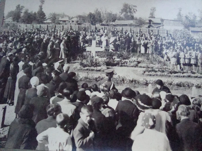 Moment comemorativ în 1932, la zece ani de la moartea scriitorului FOTO: Arhivele Naţionale