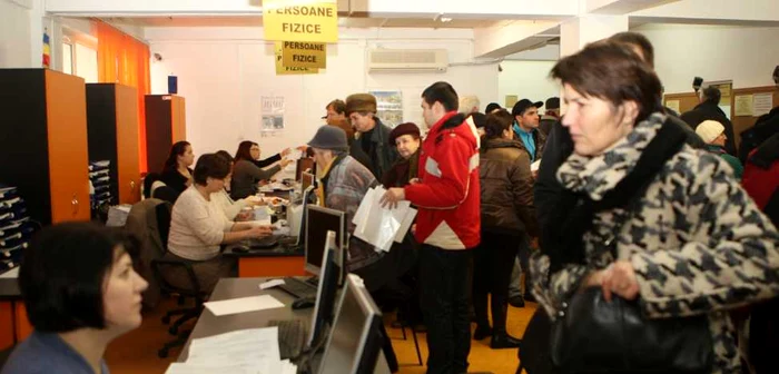 Cei care plătesc taxele integral până la 31 martie vor scoate din buzunar cu 26,05% mai puţin FOTO Arhivă Adevărul