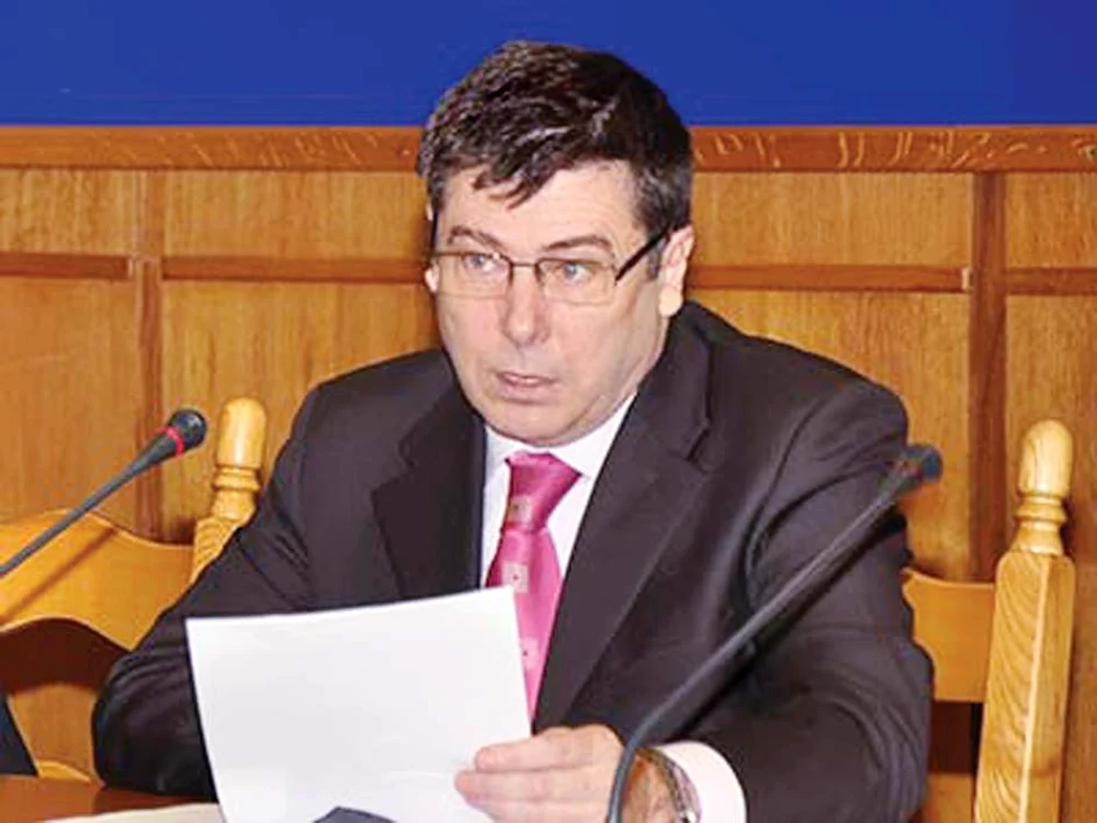 Florin Tecău vorbea porcos cu femeile pe care le agăţa, chiar şi-n timpul şedinţelor de lucru