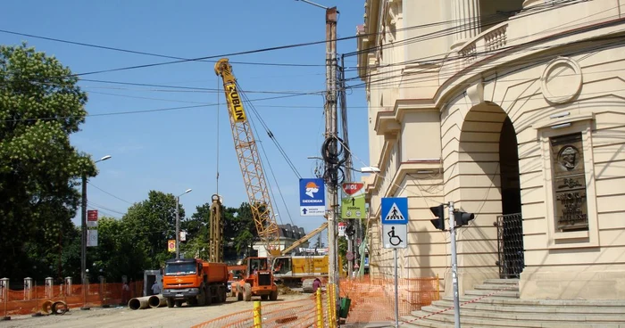Traficul din intersecţia de la Fundaţie