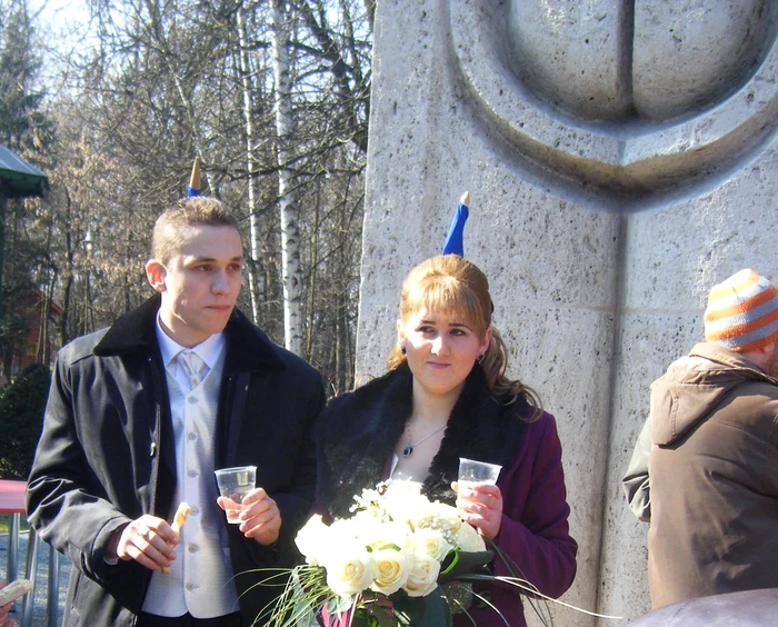 Căsătoriile la Poarta Sărutului au devenit o tradiţie