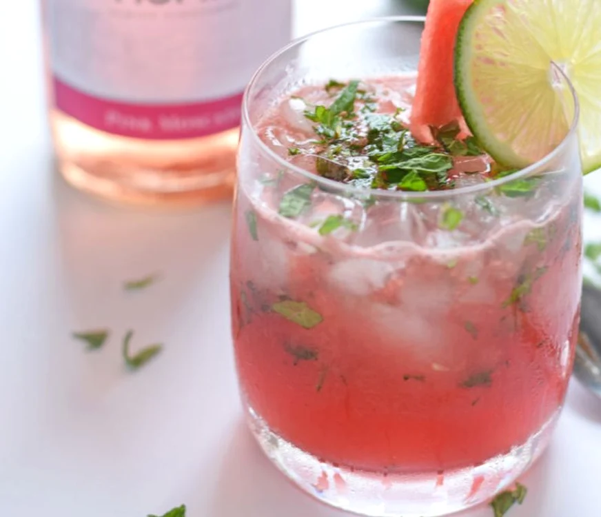 Cocktail cu menta si pepene rosu jpeg