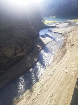 Lacul Bolbolci este supranumit „Marea din Bucegi”. FOTO C.S