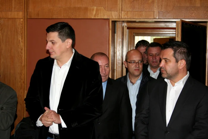 Alin Trăşculescu (stânga) este acuzat de fapte de corupţie Foto Adevărul