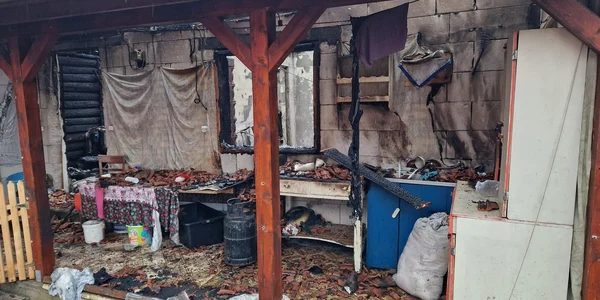 Casa mistuită de un incendiu  (1) jpg