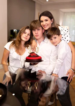 Ela Crăciun și-a aniversat fiului cel mare. Alex a împlinit 20 de ani foto: arhiva personală 