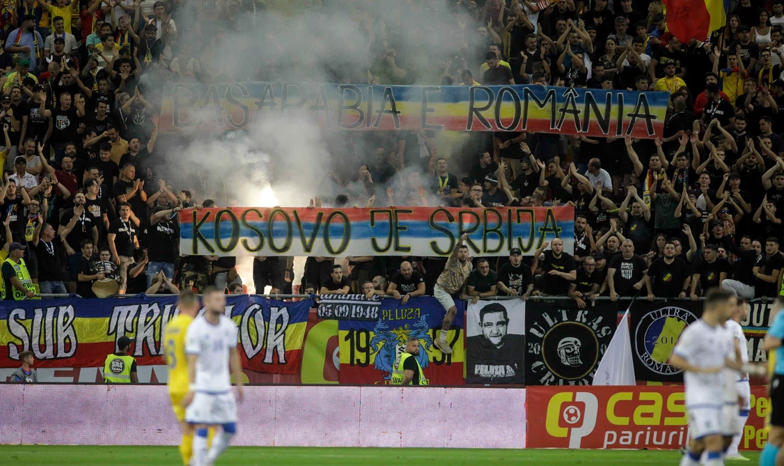 Fanii din ”Uniți sub tricolor” au creat incidente la partida cu Kosovo. Foto Inquam