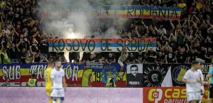 Fanii din ”Uniți sub tricolor” au creat incidente la partida cu Kosovo. Foto Inquam