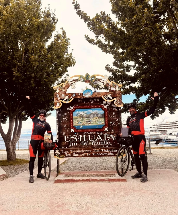 Cei doi clujeni în Ushuaia, în capătul lumii. FOTO: Arhivă personală