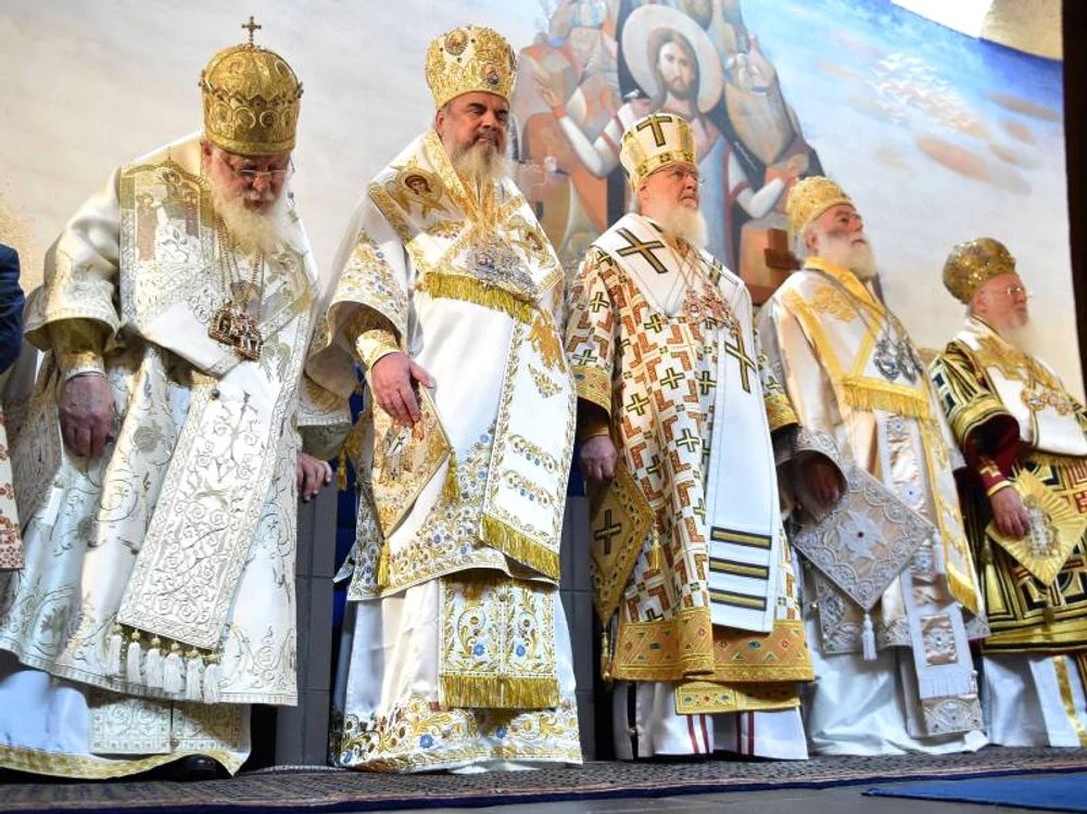 
    Patriarhul Daniel și restul episcopilor români cred cu tărie că Sinodul panortodox trebuie să aibă loc conform programăriifoto: www.basilica.ro  