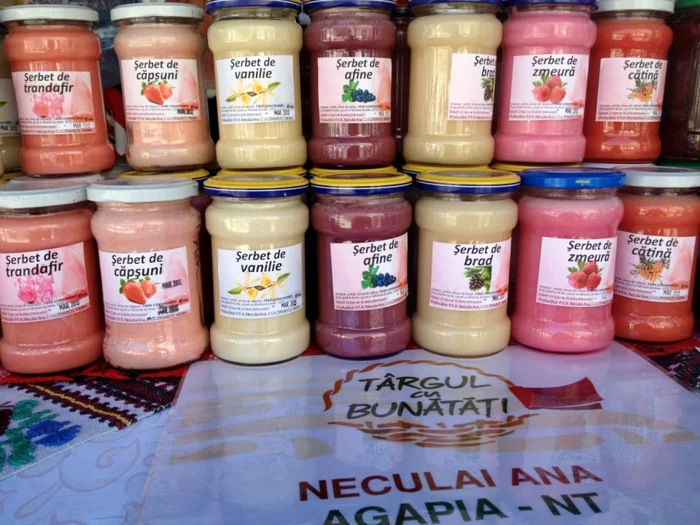 Şerbeturile sunt preparate supă reţetele măicuţelor de la Mănăstirea Agapia. FOTO: Târgul cu Bunătăţi