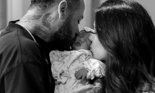 Neymar, partenera lui si copilul lor (Instagram) jpg
