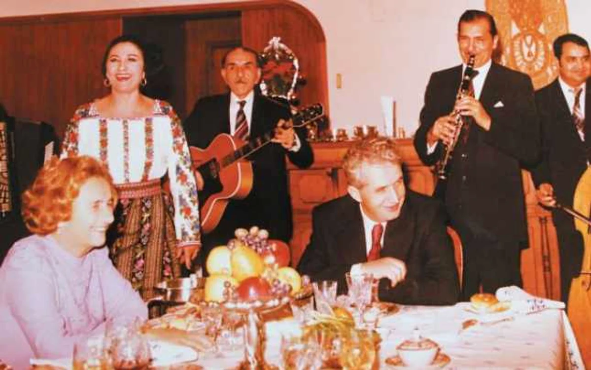 Nicolae Ceaușescu sărbătorea ziua de naștere cu mare fast, alături de Elena și de familie, dar și de alți tovarăși de partid. Îi cântau cei mai de succes interpreți ai vremii
