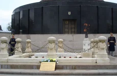 Mormântul Ostaşului Necunoscut din Bucureşti jpeg