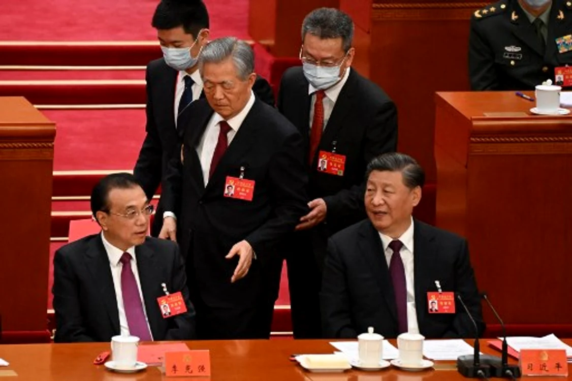Hu Jintao, escortat spre ieşire în timpul închiderii congresului Partidului Comunist Chinez