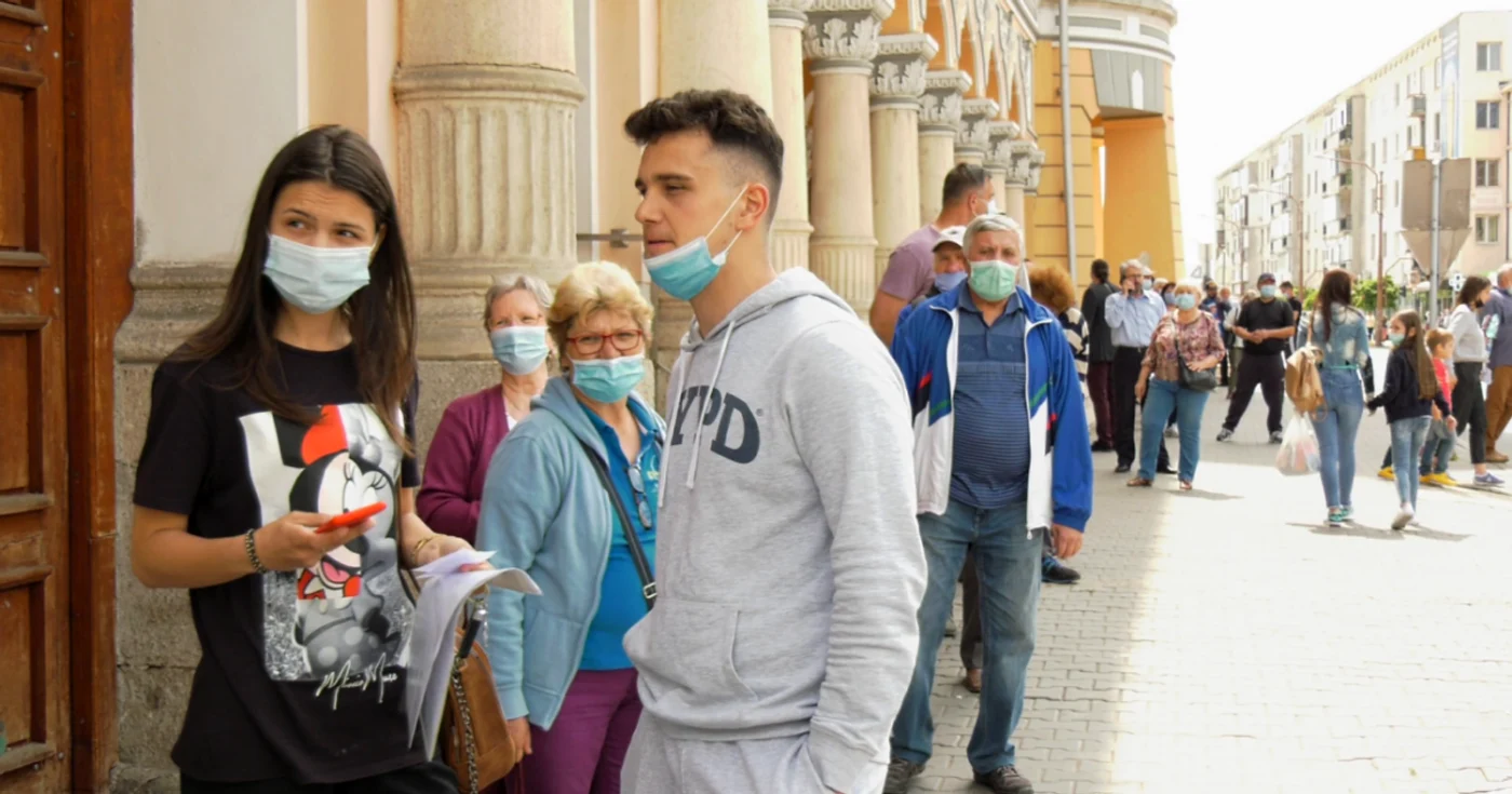 La Buzău, contribuabilii au stat la coadă penru a plăti taxele și impozitele cu reducereFoto: adevarul.ro