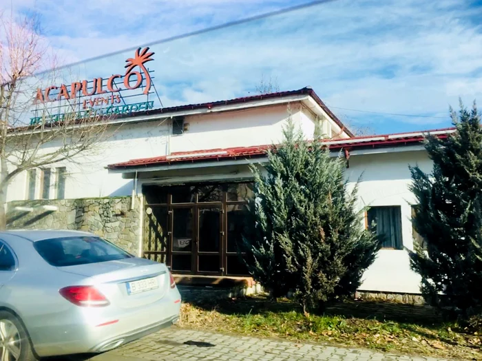 Restaurantul are lacătul pus