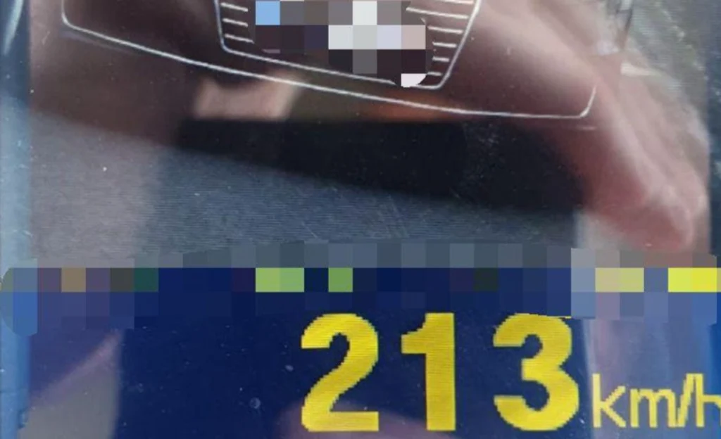 Șoferul a fost prins conducând cu 213 km/h în apropiere de Nădlac FOTO Poliția Română 