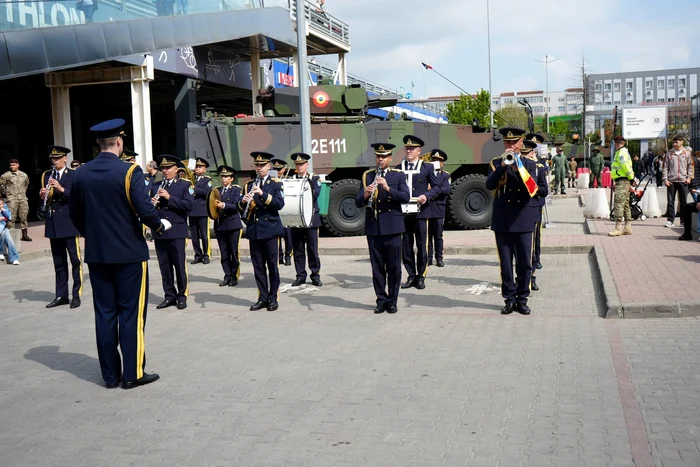 Armata României are un deficit mare de militari, dar inflație de „colonei birocrați”. FOTO: MAPN 