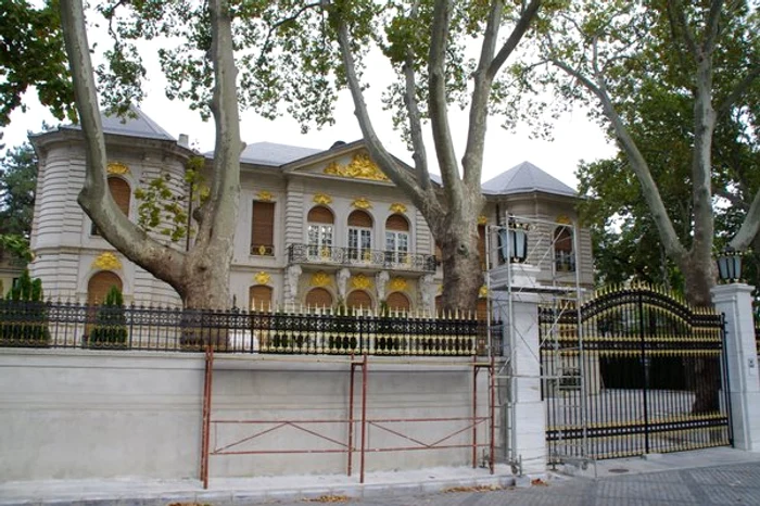 Statuia lui Iisus a plecat de la palat