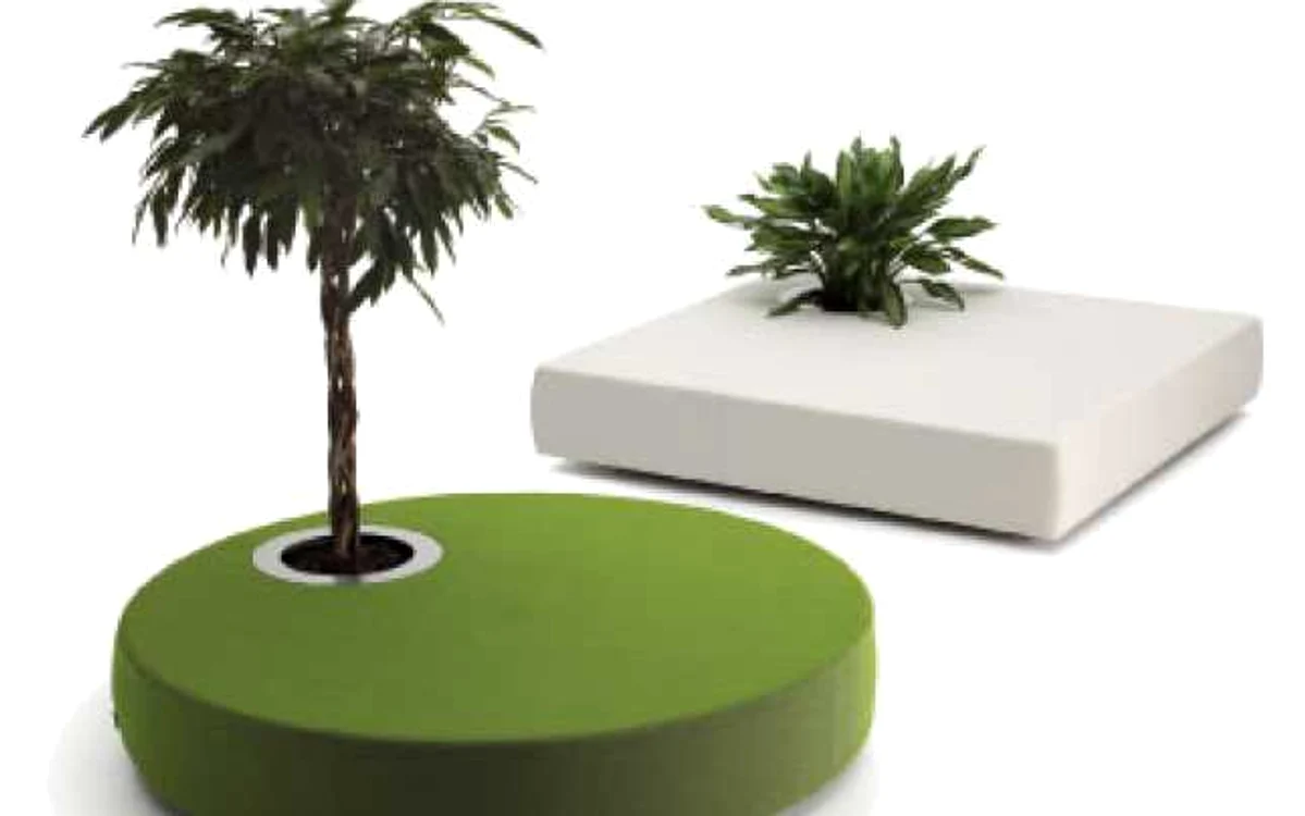 Green Islands ll Două pufuri tapiţate, cu ghivece încorporate. Puful rotund are 160 cm diametru. Puful pătrat are 148 cm x 148 cm. Brand: Offecct, design Jean-Marie Massaud Preţ: la cerere, Intro