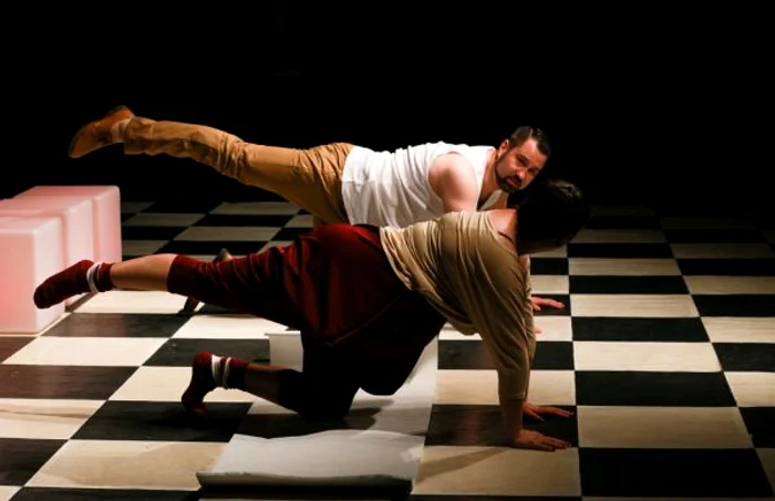 Scenă din spectacolul ”Monstrul nisipurilor” Foto: Teatrul Damatic ”Fani Tardini”