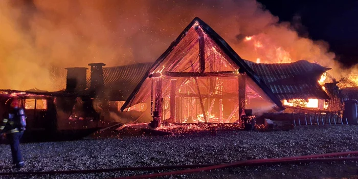 incendiu ferma dacilor jpg
