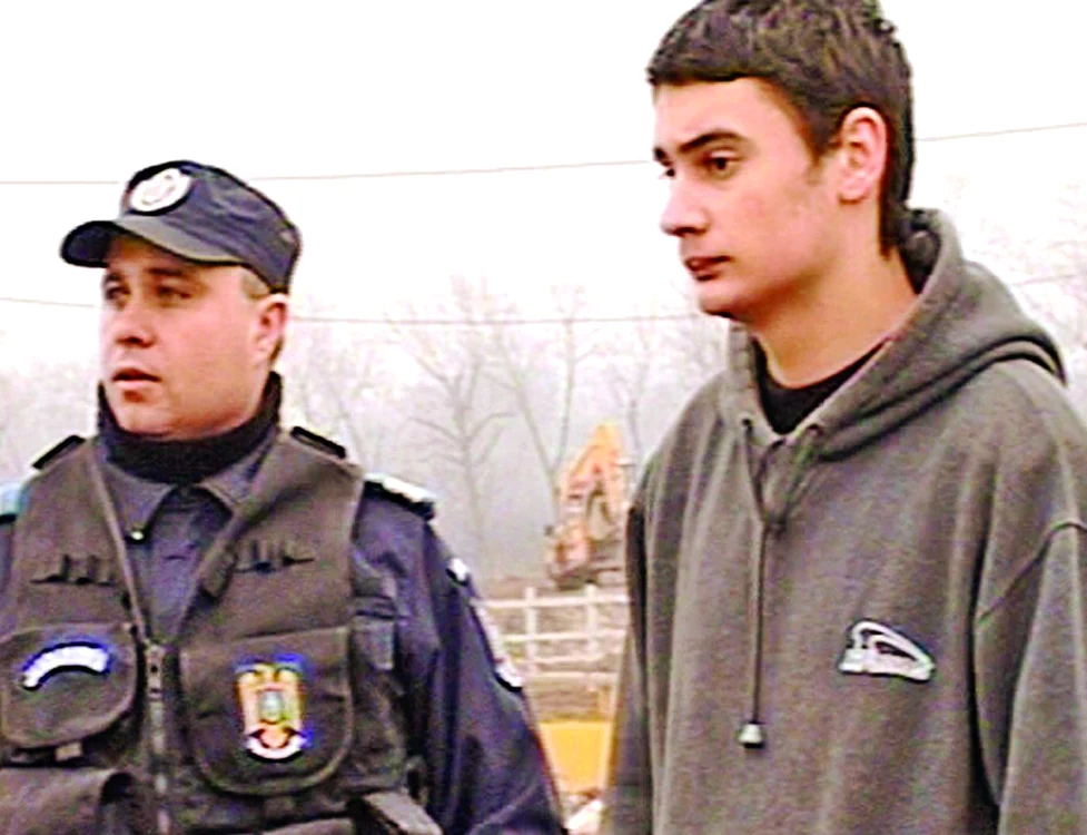 
    Ionuţ Silviu Savin (15 ani) şi-a  ucis mama din cauza Internetului  