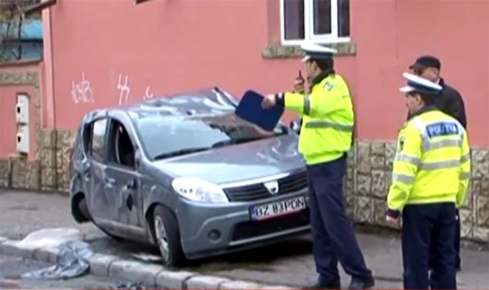În urma accidentului, o pasageră din maşina lovită a fost rănită şi transportată la spital FOTO/VIDEO: Campus TV