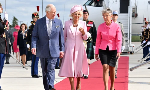 Camilla și Charles întâmpinați la aeroport de soții Macron, Getty (6) jpg