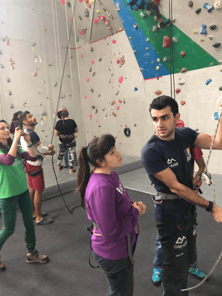 Ariana, fata nevăzătoare care face cățărări. A intrat în lotul național de escaladă