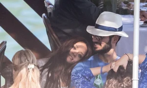 Rihanna s a comportat precum o adolescentă îndrăgostită în prezenţa iubitului său, Hassan Jameel jpeg