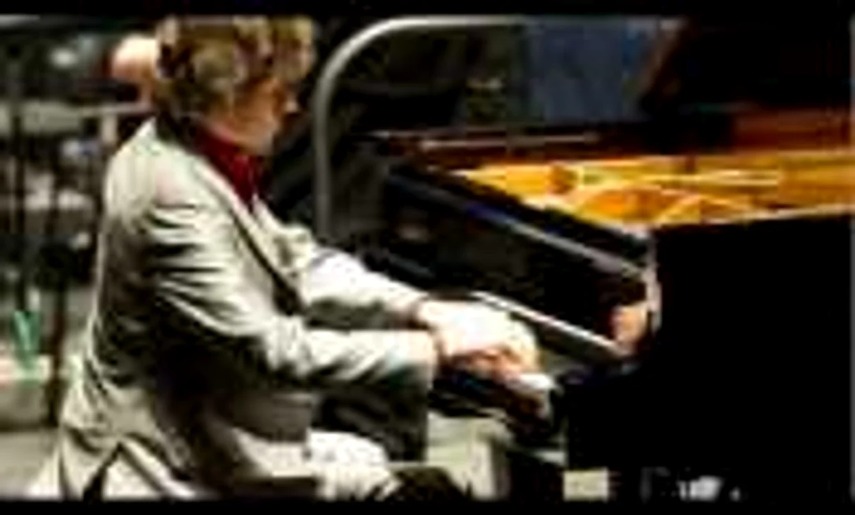 Christopher Falzone a obţinut la Bucureşti premiul pentru cea mai bună interpetare a unei sonate de George Enescu