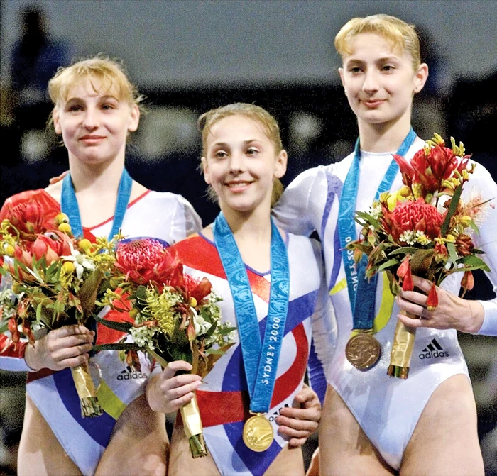 
    Andreea Răducan, Simona Amânar şi Maria Olaru  au ocupat podiumul olimpic  în anul 2000, la Sydney  