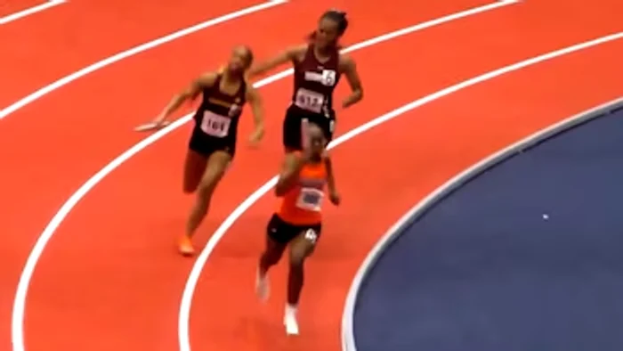 Sportiva a fost lovită de rivala ei în timp ce o depășea FOTO Captură video