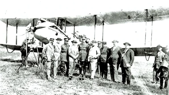 Pasagerul grec: omul care a plătit primul bilet de avion în România jpeg