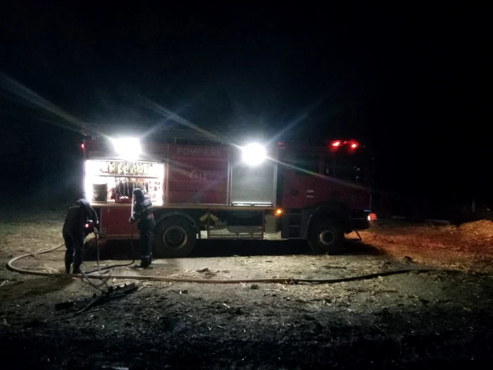 Pompierii au intervenit pentru stingerea focului FOTO ISU Ialomiţa