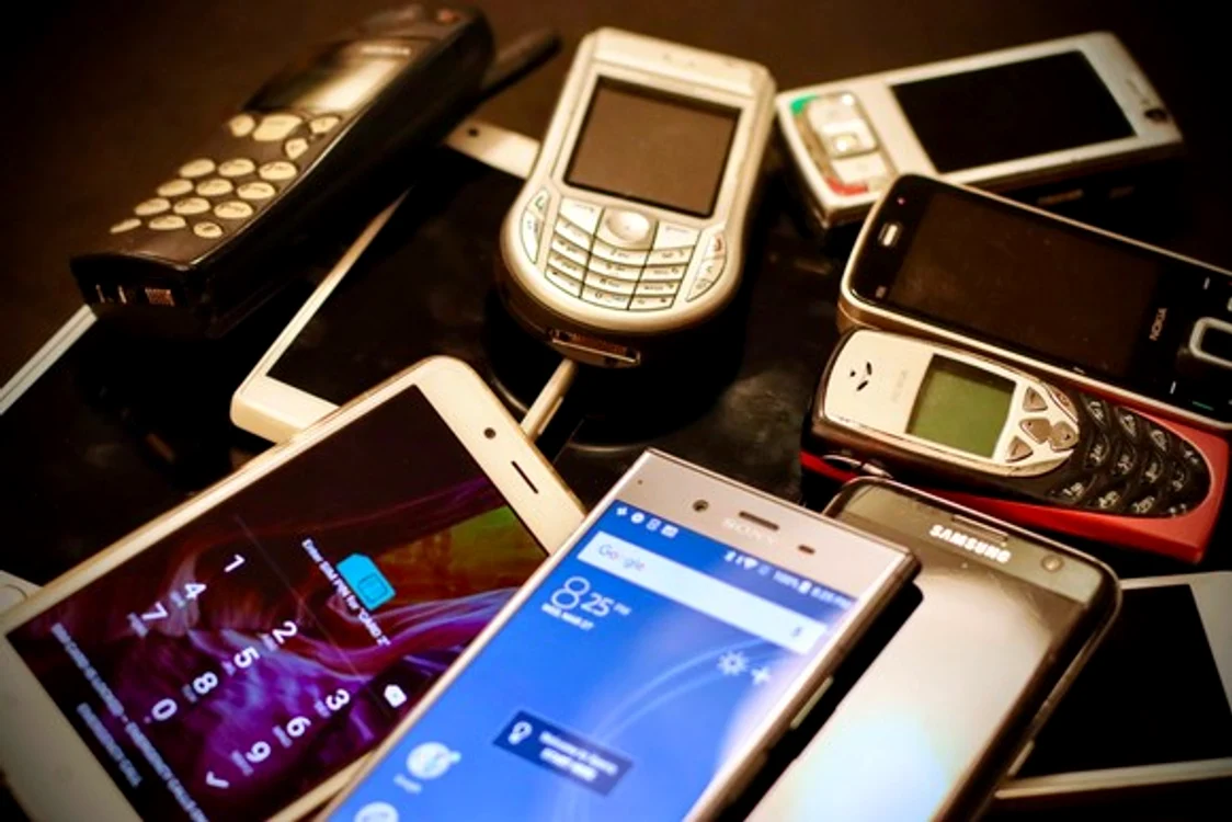 
    Telefoanele mobile vechi pe care le păstrăm în casă ne pot îmbolnăvi  