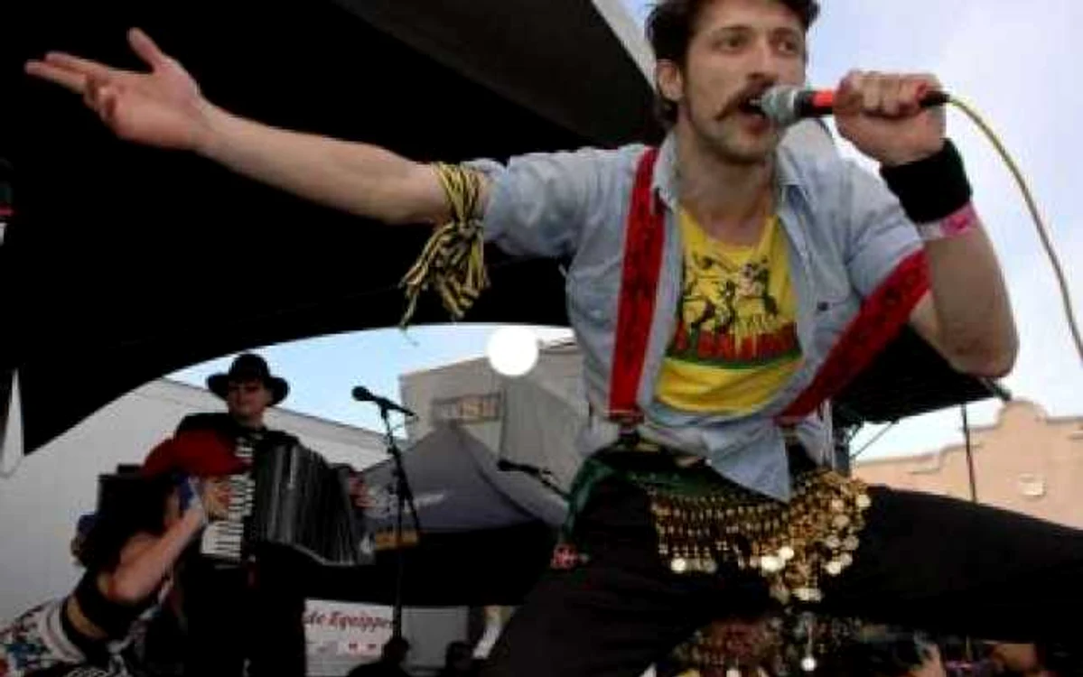 Bucureşti: Concertul Gogol Bordello, mutat de la Arenele Romane la Teatrul de Vară din Herăstrău