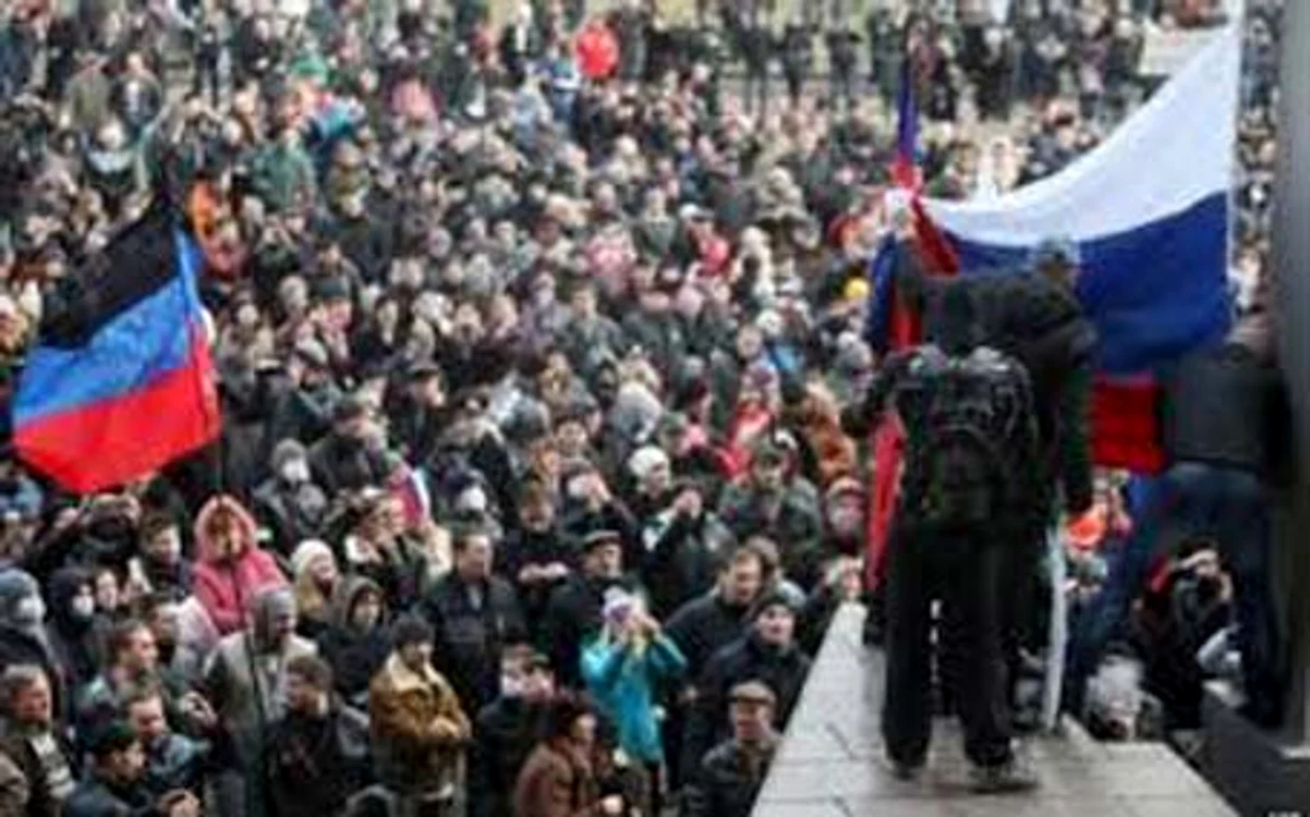 
    Locuitorii peninsulei Crimeea au sărbătorit în stradă anexarea la Rusia  