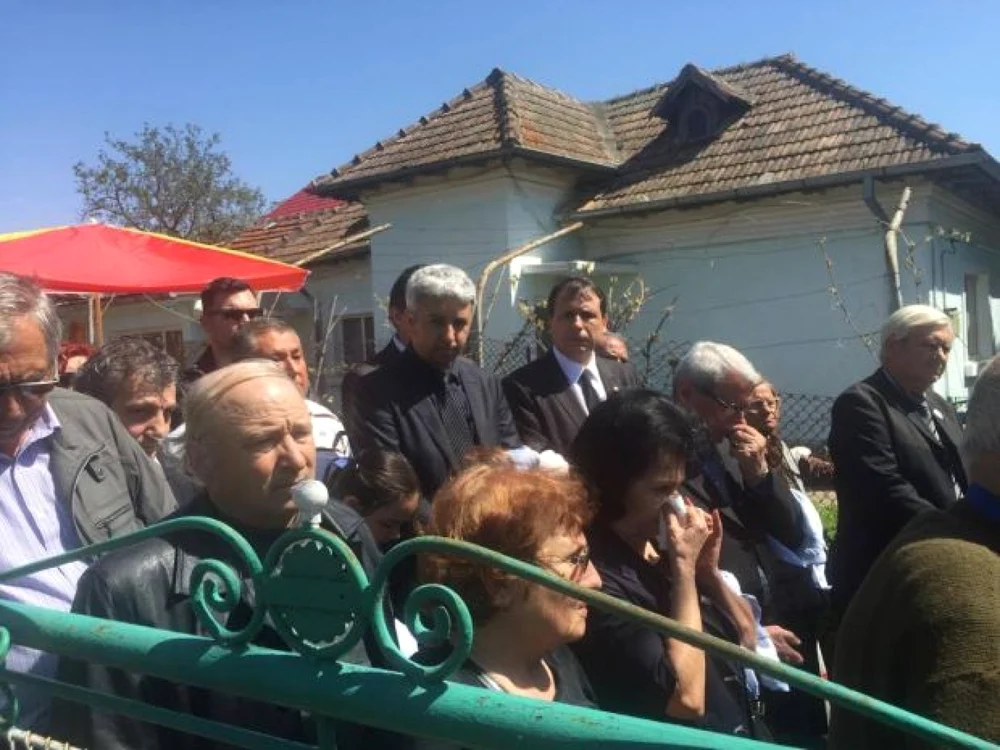 Dan Diaconescua  fost preznet la înmormântarea tatălui  