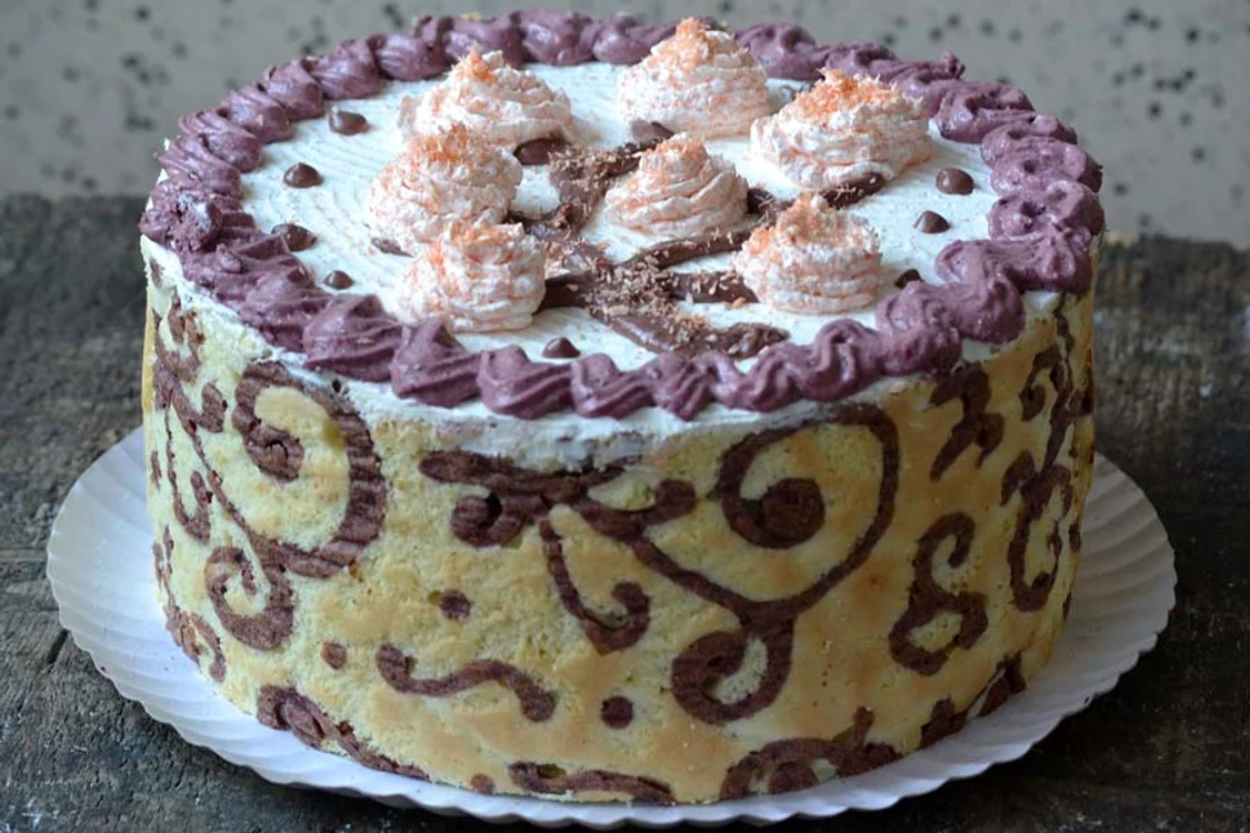 
    Tort cu fructe de pădure  
